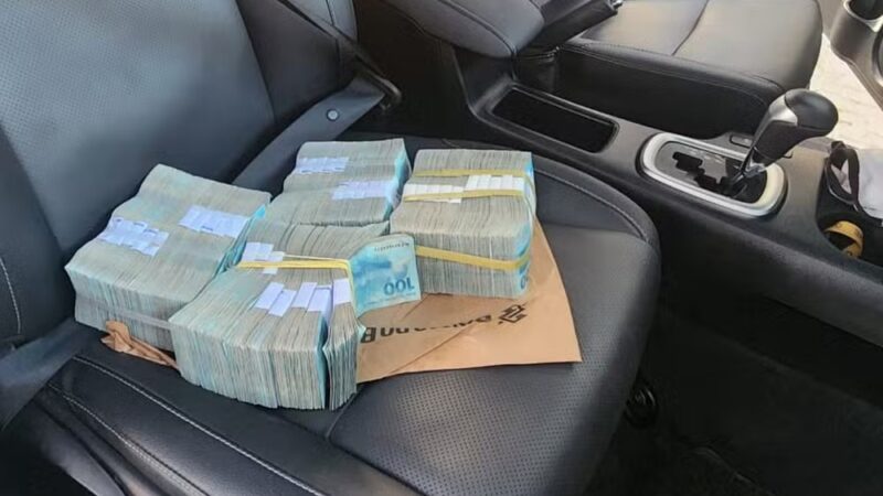 Funcionários públicos são presos pela PF com quase R$ 5 milhões