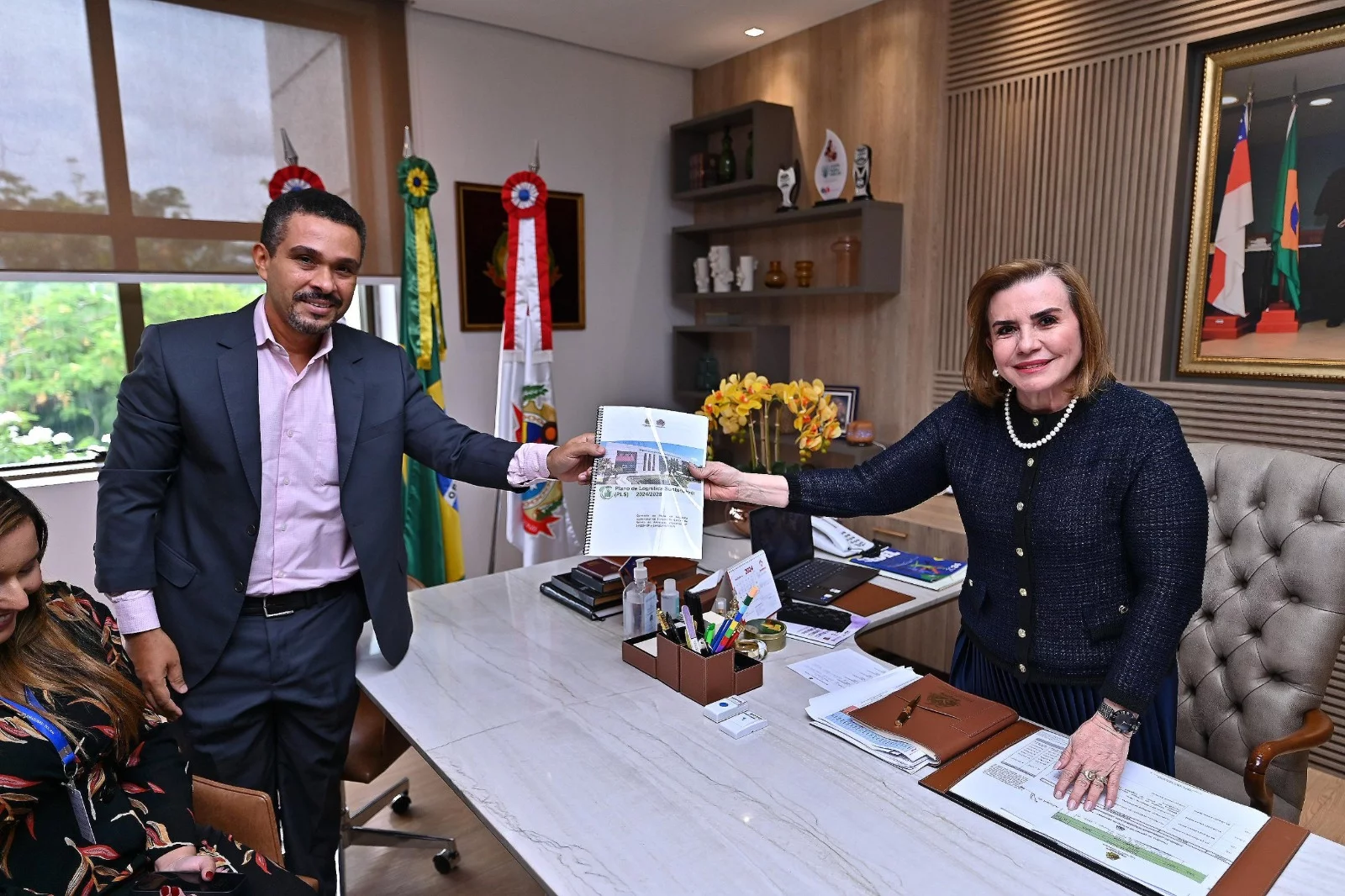 ​Plano de Logística Sustentável é entregue à presidente do TCE-AM