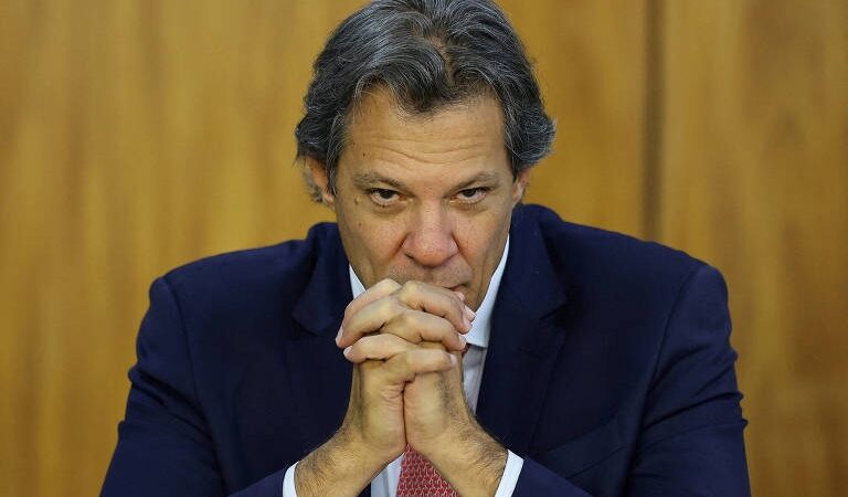 Haddad vai anunciar pacote fiscal e isenção no IR para quem ganha até R$ 5 mil