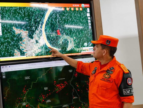 Governo do Amazonas divulga boletim sobre a estiagem no estado, neste domingo