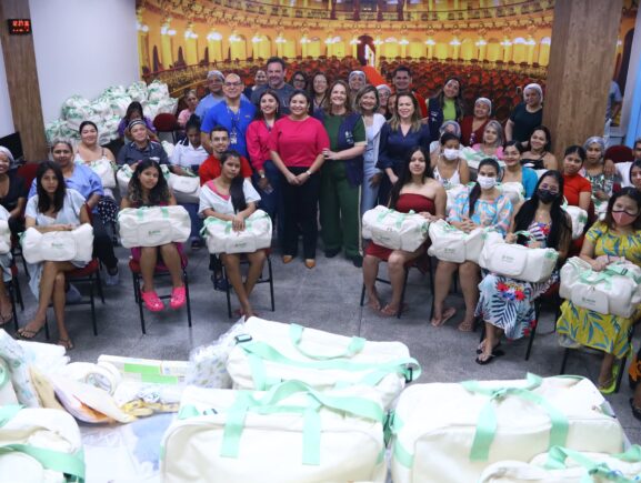 Governo do Amazonas entrega 2,5 mil enxovais para mães em vulnerabilidade social, atendidas nas maternidades do Estado