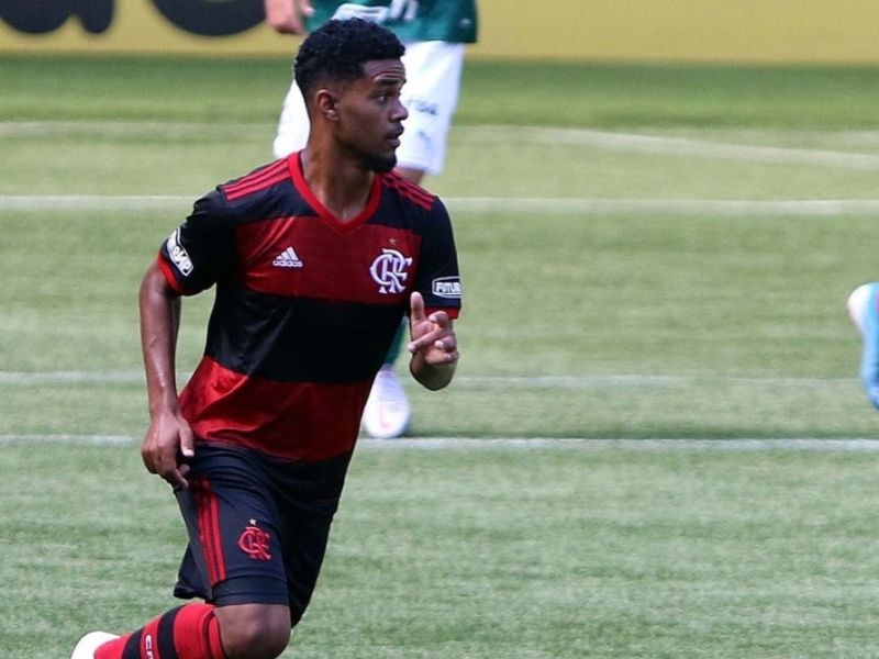 Amazonas FC anuncia ex-base do Flamengo como atacante para 2025