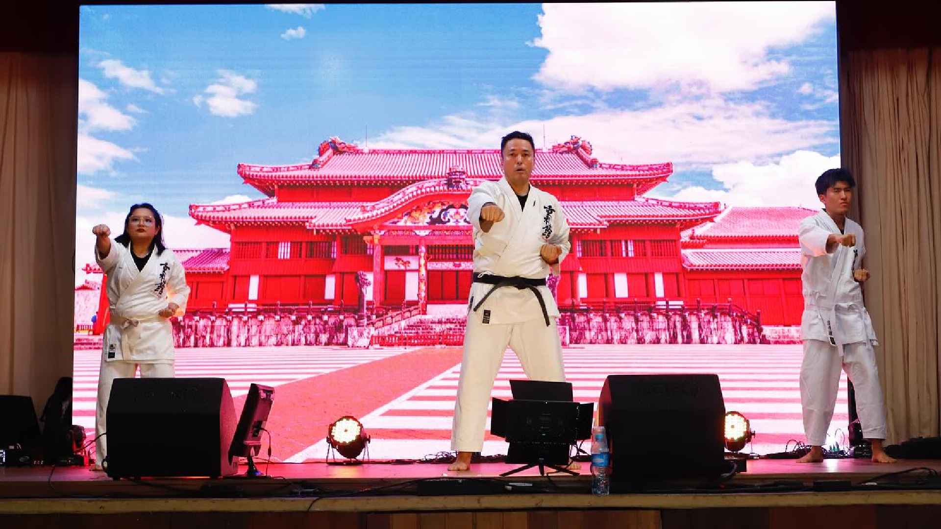 Campo Grande sedia treino de Karate com mestres de Okinawa