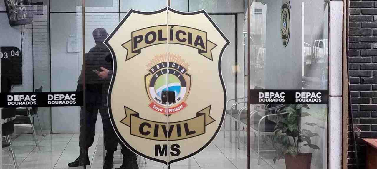 Homem é flagrado furtando whisky em supermercado no interior de MS