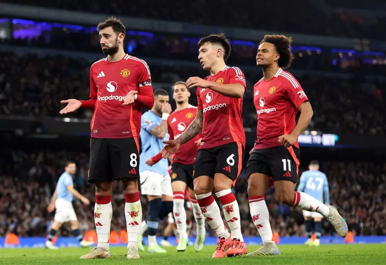 Manchester United vira sobre o City e vence clássico inglês