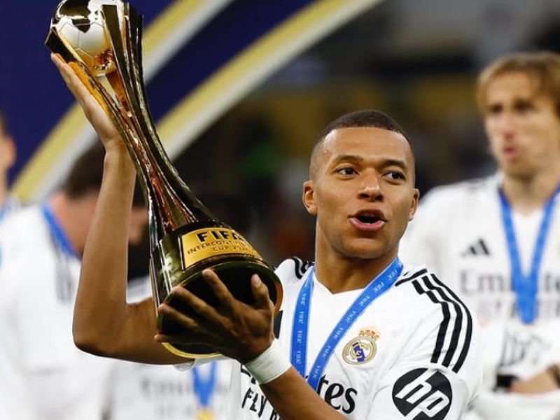 Mbappé tem mais gols que CR7 em começo no Real Madrid