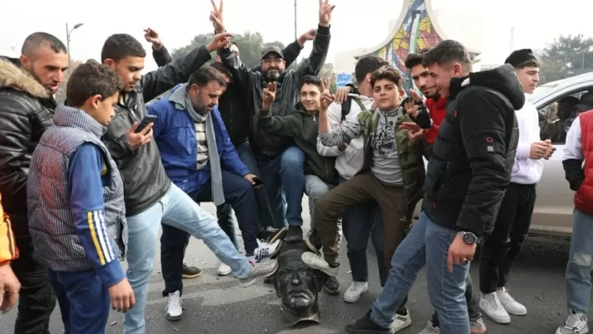 Saiba tudo sobre o grupo que conseguiu derrubar o governo de Bashar al-Assad na Síria 