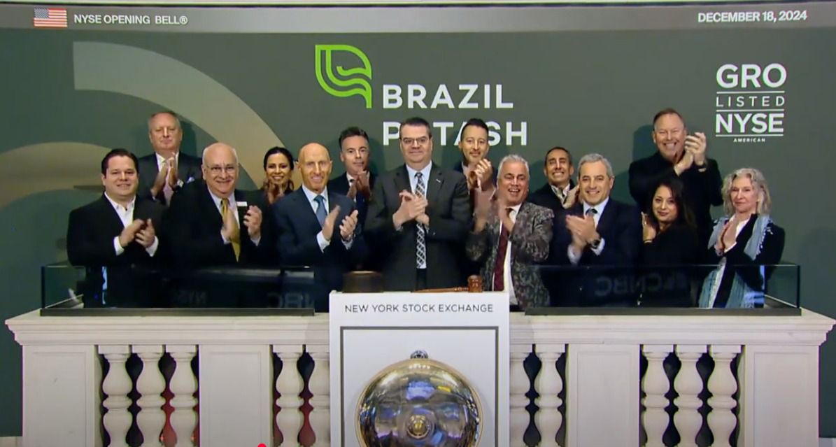 A Bolsa de Valores de Nova York dá as boas-vindas à Brazil Potash e “toca o sino” de abertura da NYSE.
