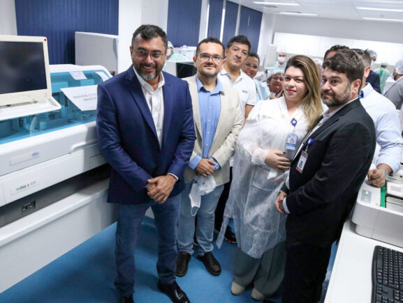 Governador Wilson Lima moderniza e amplia capacidade de laboratório do Hospital Delphina Aziz com novos equipamentos
