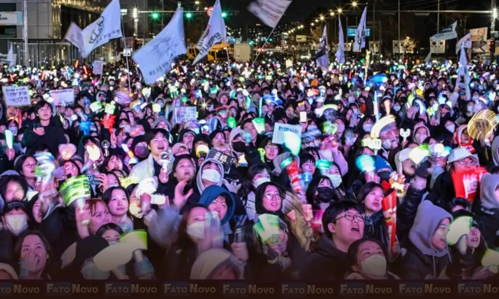 Entenda como fãs e cantores de k-pop se uniram para barrar o golpe na Coreia do Sul