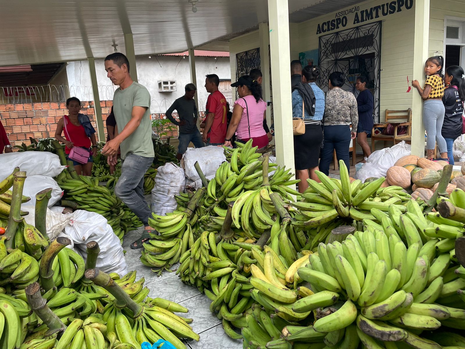 Governo do Amazonas realiza entrega de 7 toneladas de alimentos pelo PAA Indígena em São Paulo de Olivença