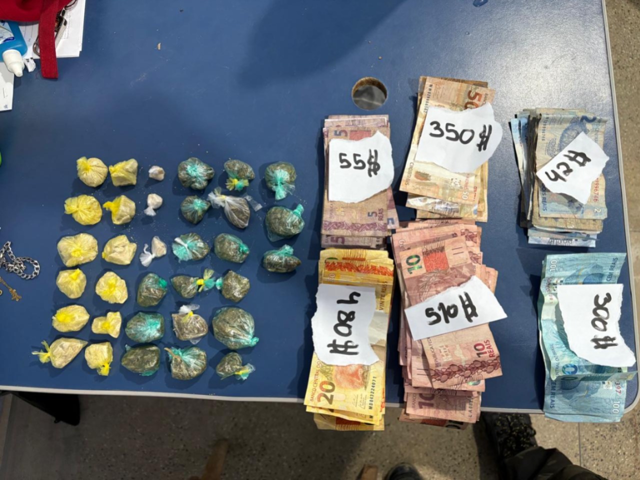 Homem é preso em flagrante com drogas e dinheiro do tráfico no interior do AM