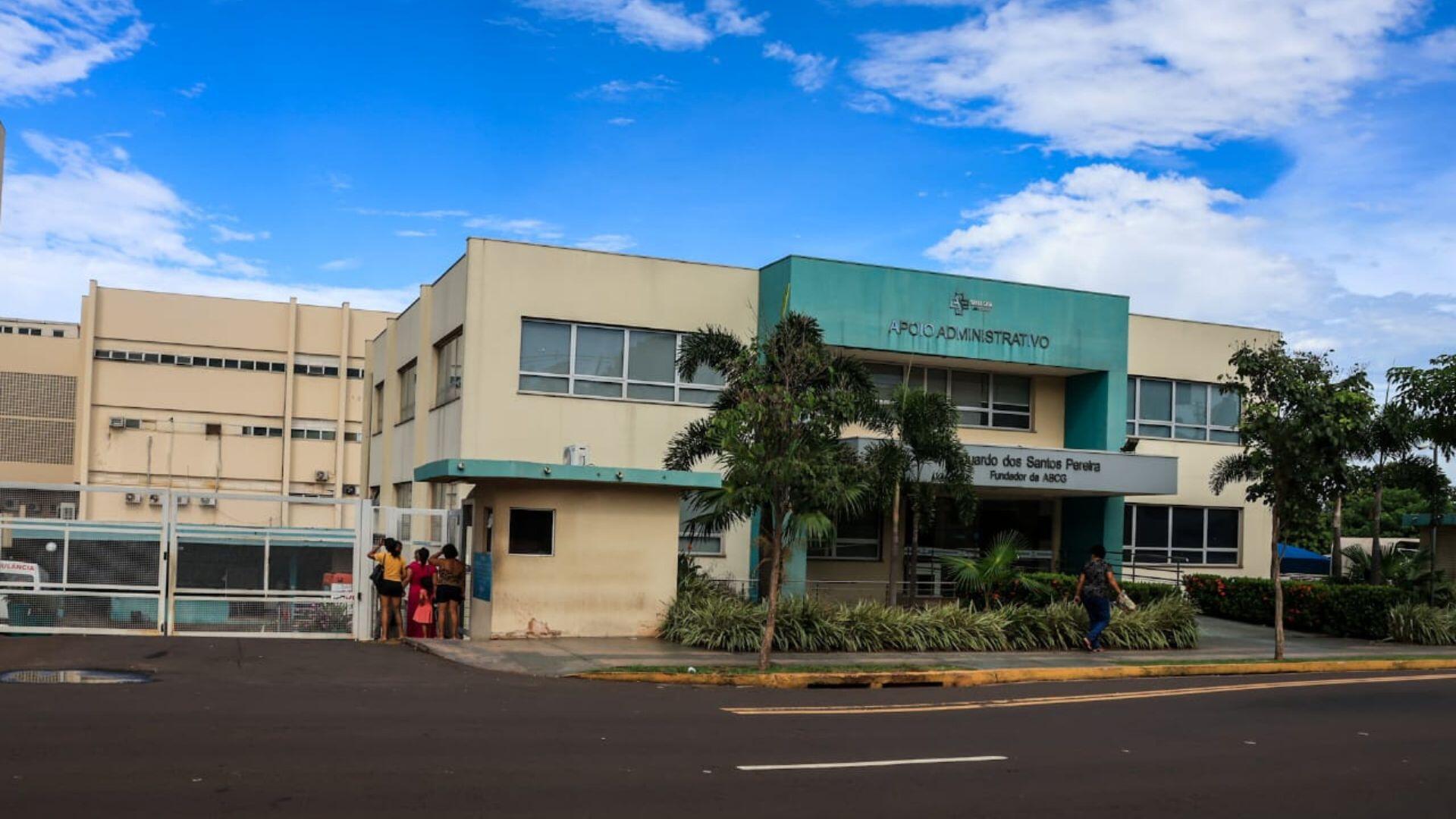 Idosa internada na Santa Casa por arritmia grave, espera há nove dias por troca de marca-passo