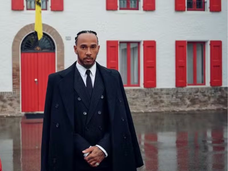 Multi-campeão Lewis Hamilton anuncia novo time