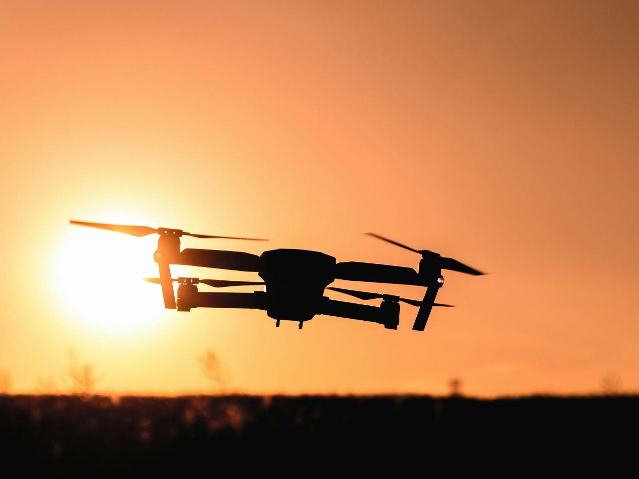 Oficina gratuita que ensina a usar drones em eventos artísticos começa nesta segunda