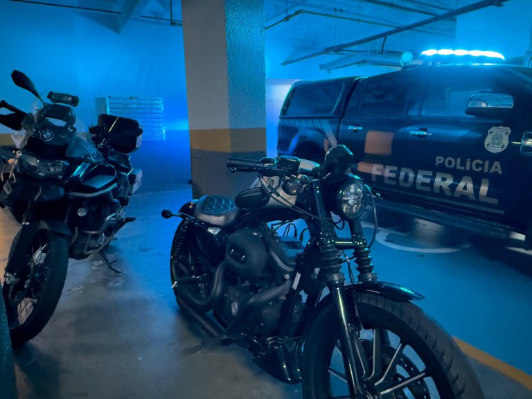 PF mobiliza 22 agentes e cumpre mandados em investigação de ataque a policial federal