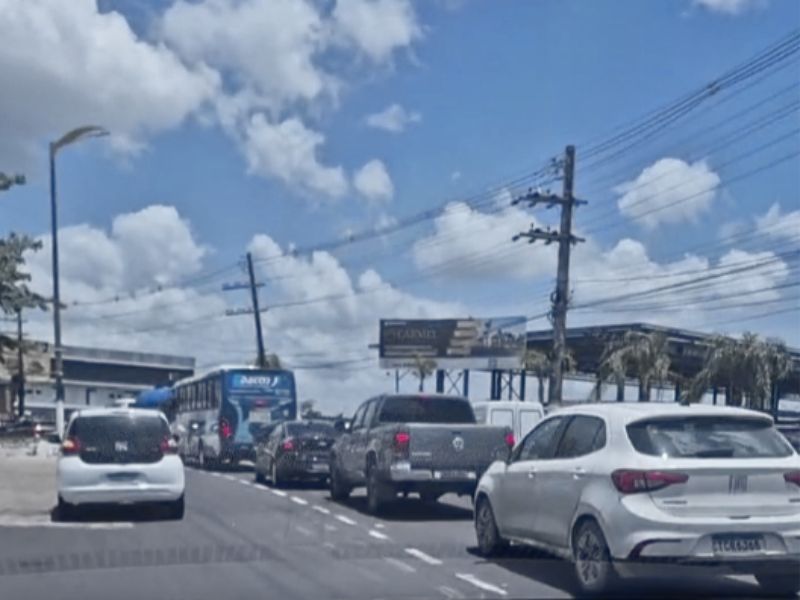 Acidente trava Ponta Negra e avenidas próximas em Manaus