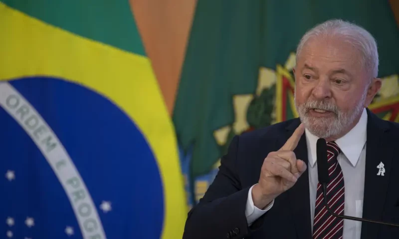 Aumento do dólar se deu porque tivemos um BC irresponsável, que deixou arapuca, diz Lula