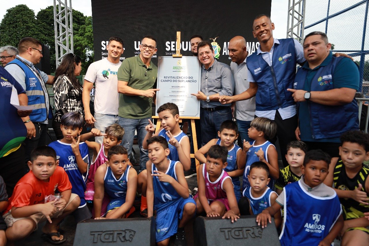 Governo do Amazonas entrega Campo do Suplanzão, na zona sul, impulsionando esporte e lazer na comunidade