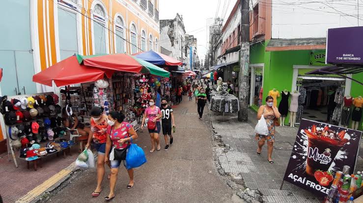Greve da Receita e chuvas impactam comércio em Manaus