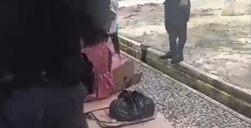 Mulher ‘tica’ rival com gilete por causa de homem no Centro de Manaus