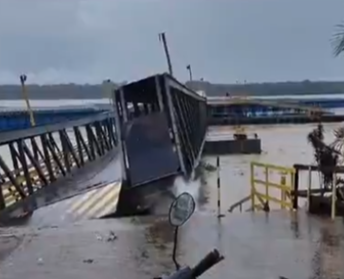 Rebocador de balsa colide e arranca porto de Borba