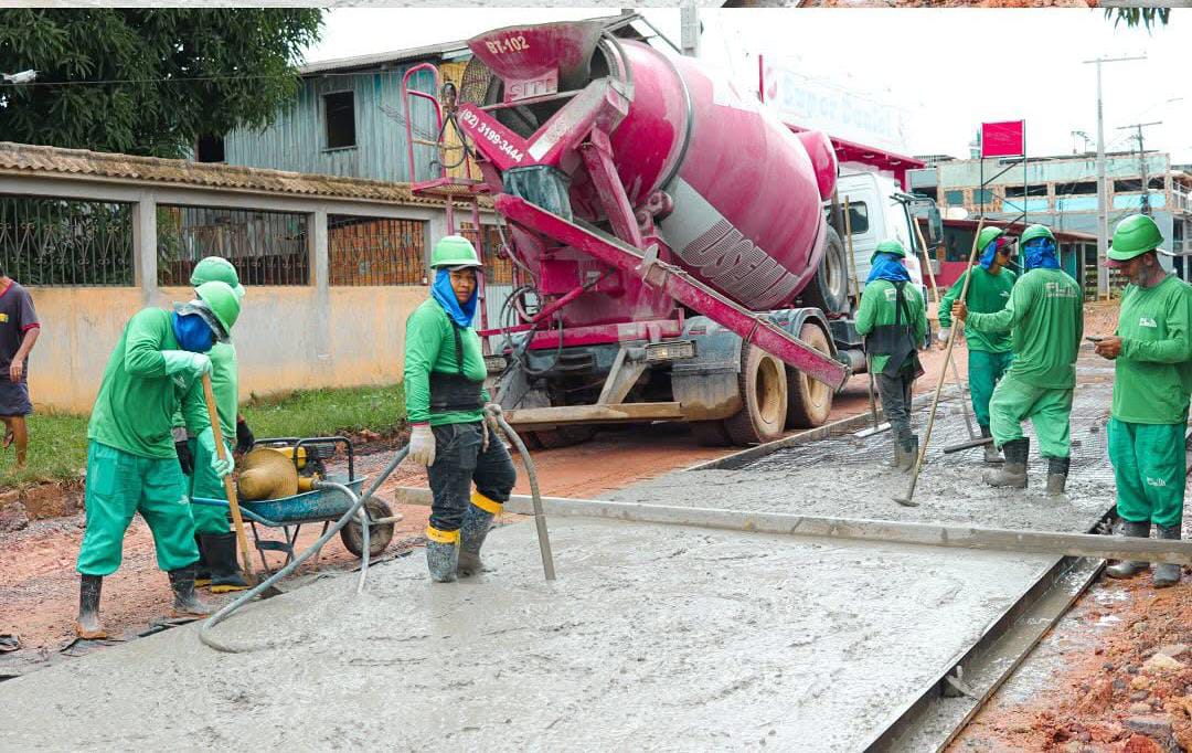 Em Careiro, as obras de concretagem de ruas estão a todo vapor