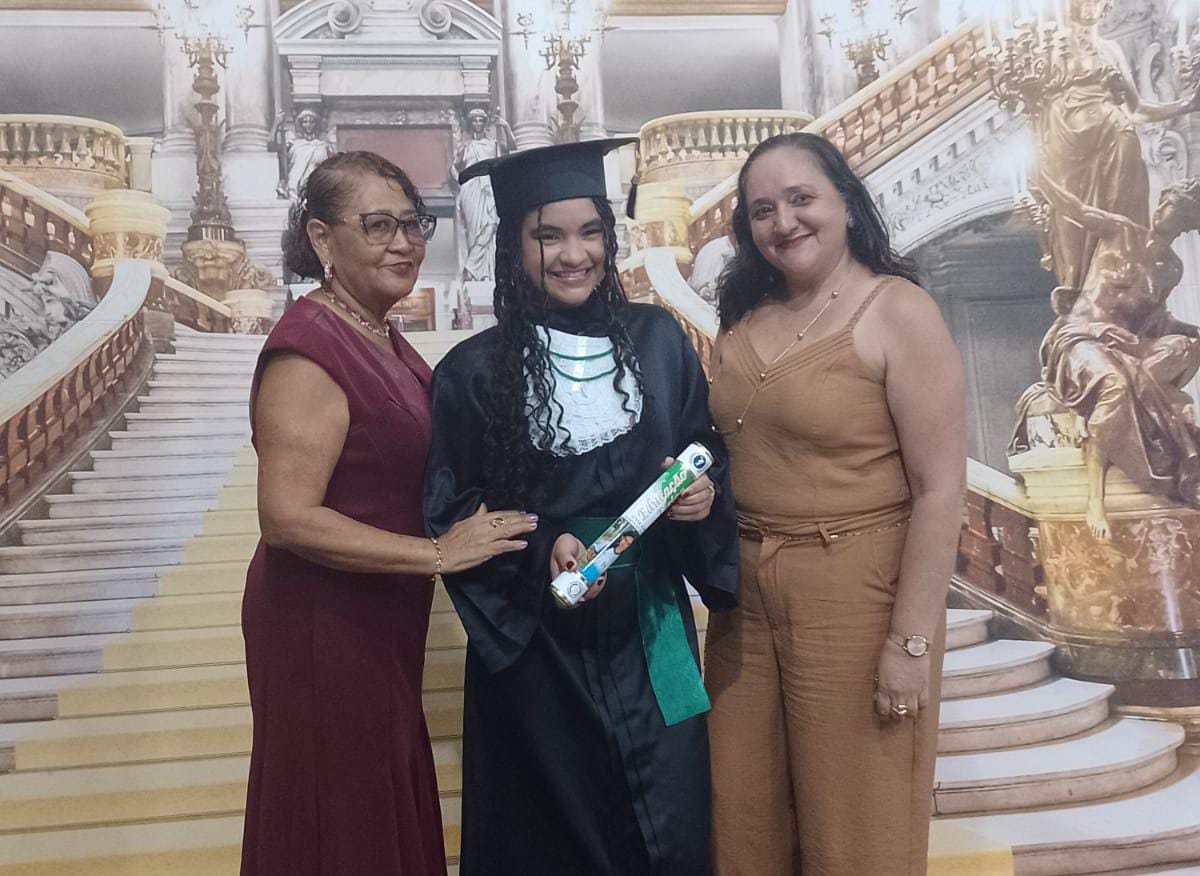 Lívia Sophia se forma em Educação Física pela UFAM