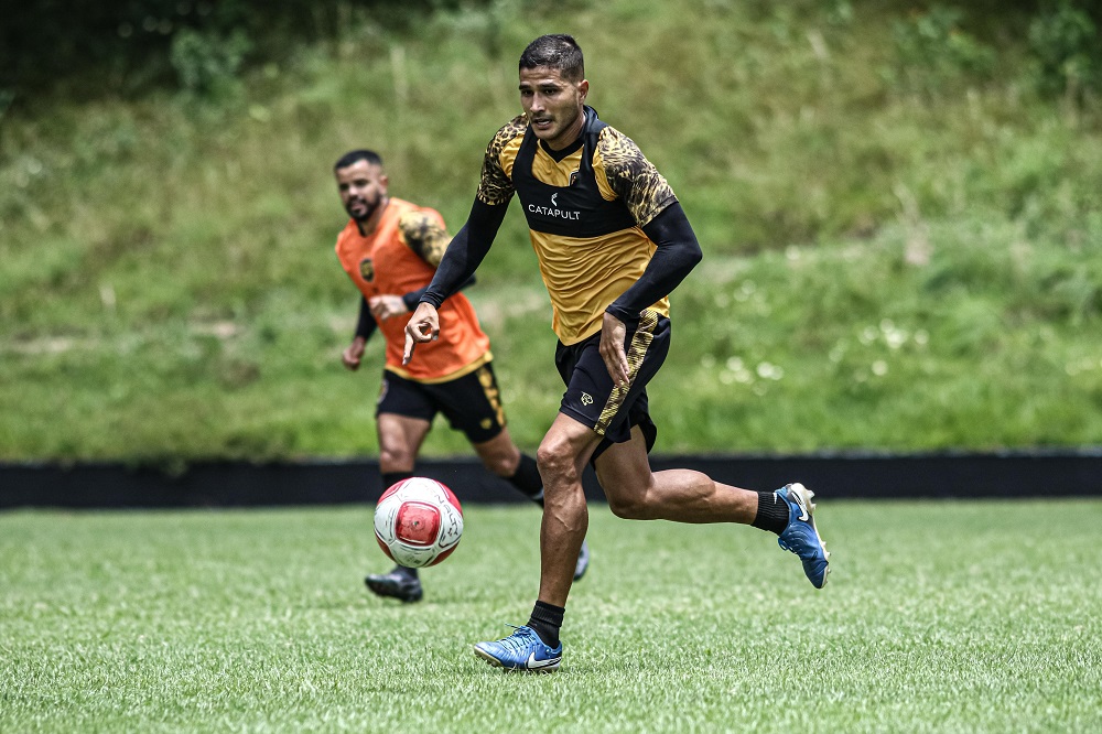 Amazonas enfrenta São Raimundo por vaga no mata-mata do Barezão