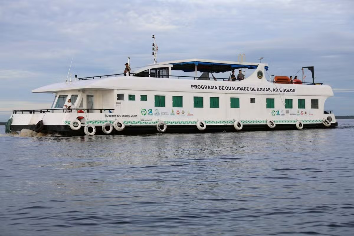 Barco científico inicia expedição para avaliar qualidade das águas nos rios do AM