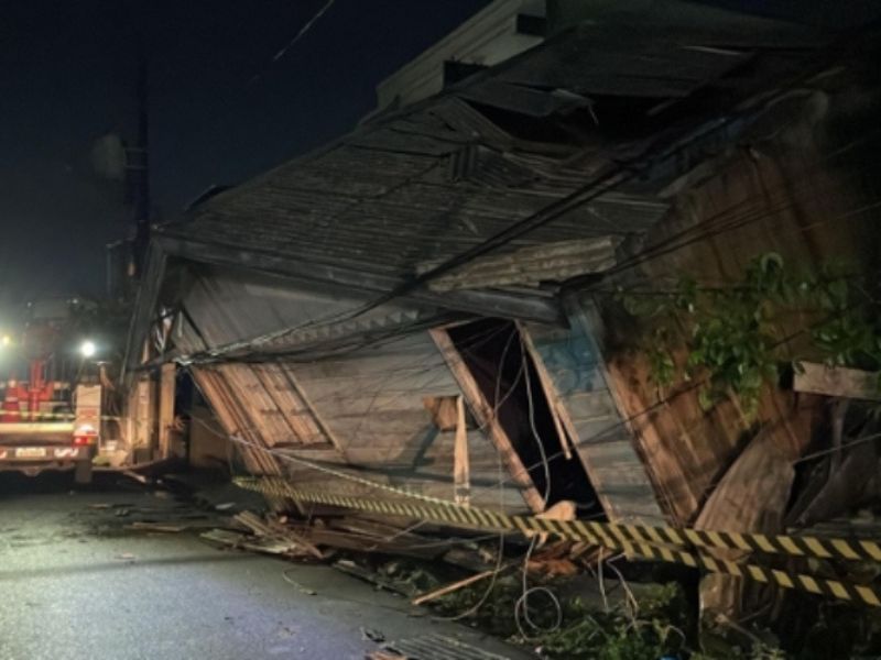 Casa desaba e deixa moradores em pânico na zona Norte de Manaus