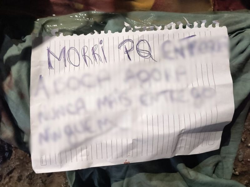 Com faca cravada na cara, ‘X9’ é encontrado morto em carrinho de bebê com bilhete do tráfico em Manaus