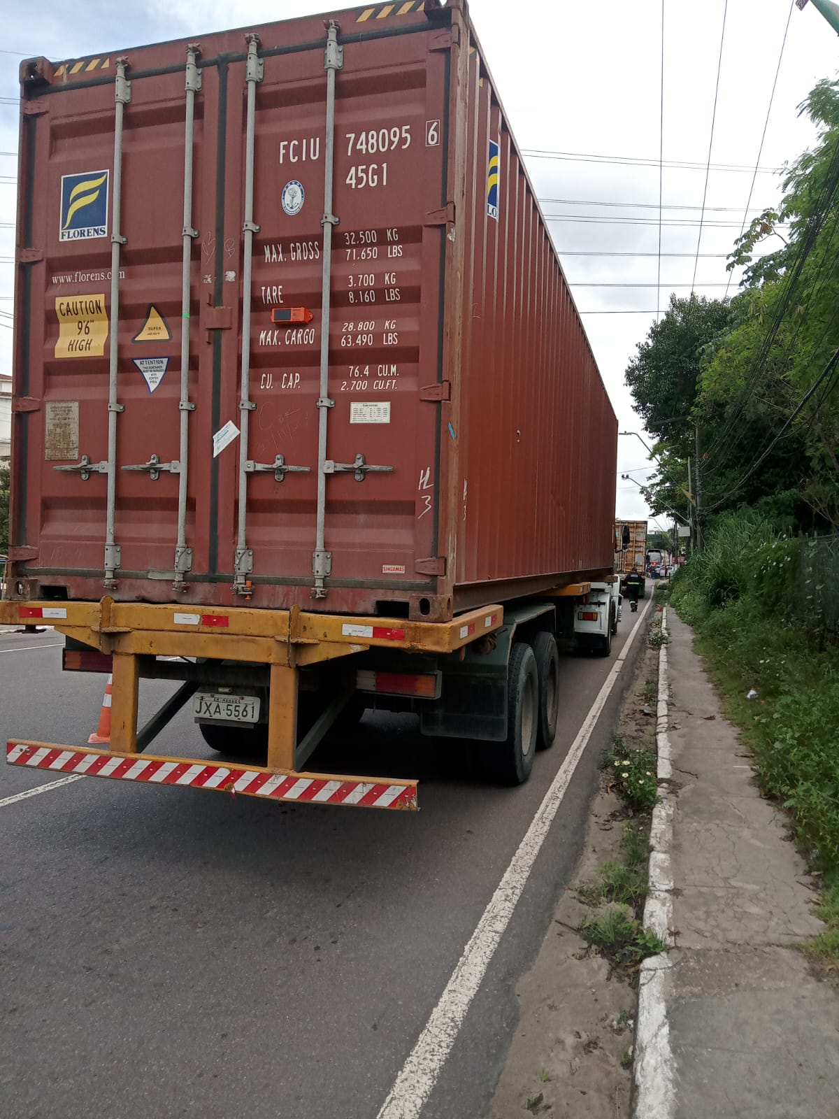 Detran-AM: Fiscalização flagra jovem de 17 anos conduzindo caminhão trator sem CNH