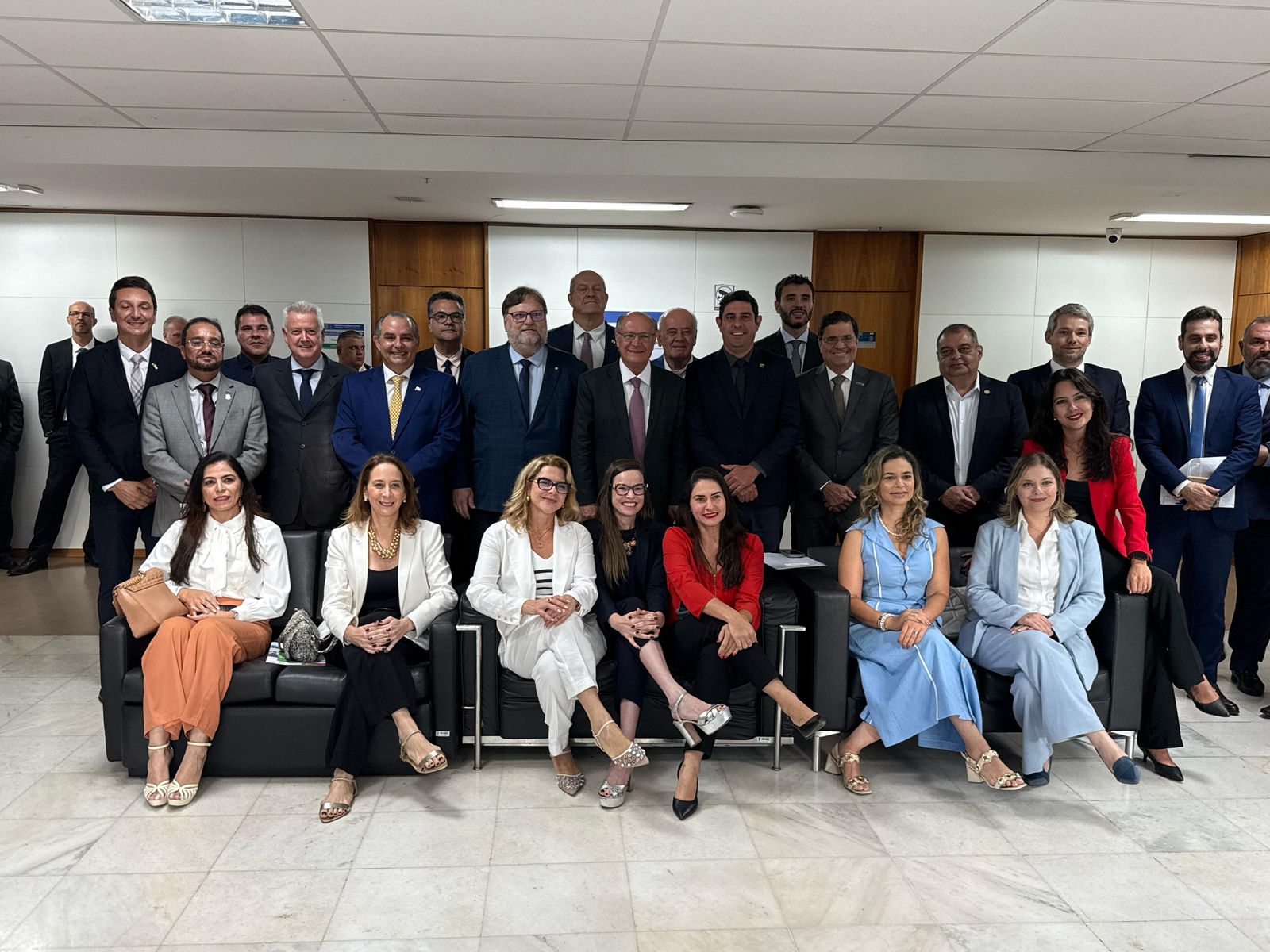 Em Brasília, Sedecti participa de reunião com o MDIC para atrair investimentos ao Brasil