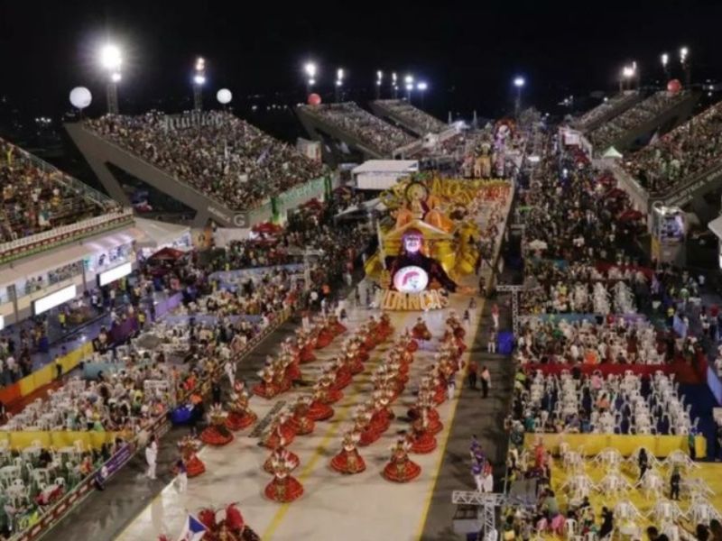 Escolas de samba brilham no Sambódromo de Manaus