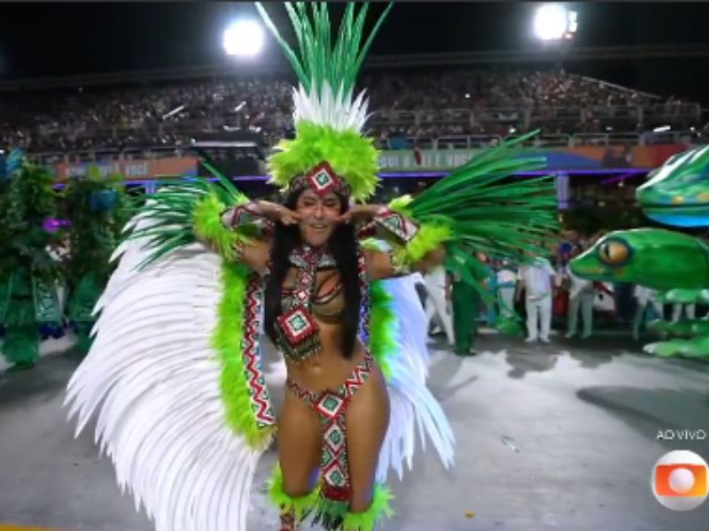 Isabelle Nogueira brilha na Sapucaí em sua estreia como musa da Grande Rio