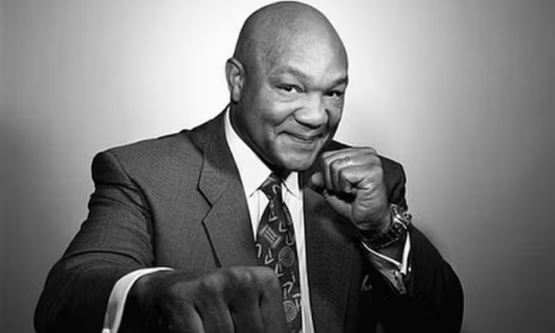 Lenda do boxe George Foreman morre aos 76 anos, deixando legado no esporte e nos negócios
