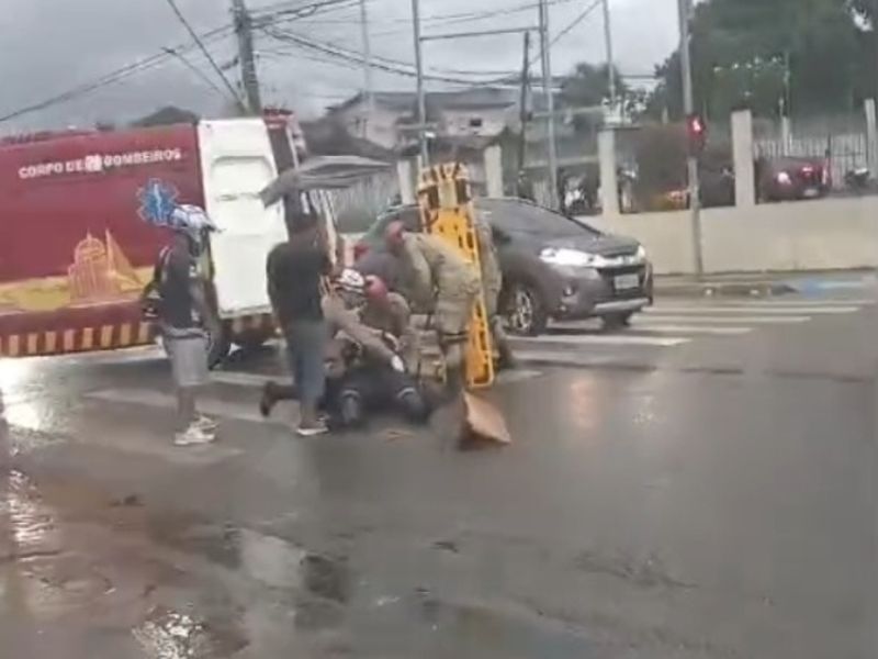 Motociclista fica ferido após colisão em Manaus