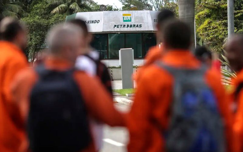 Petroleiros param por 24 horas contra mudanças no teletrabalho e PLR