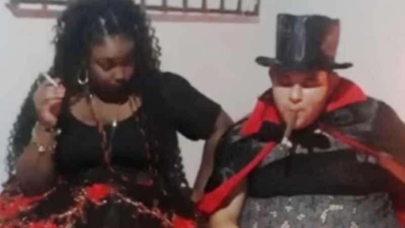 Jovem apanha de pai de santo em terreiro