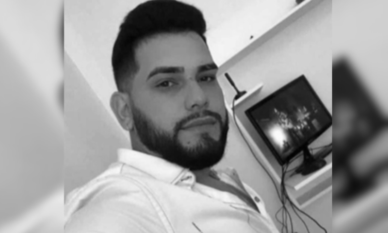 barbeiro morre em acidente após batida de moto em palco de Carnaval no Novo Israel