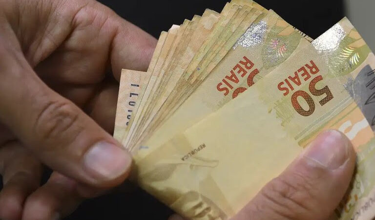 Governo recua e mantém isenção de IOF para fundos no exterior após críticas