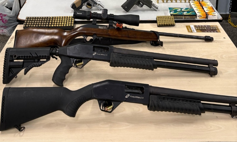 Arsenal de armas é apreendido após denúncia de violência doméstica na zona Norte