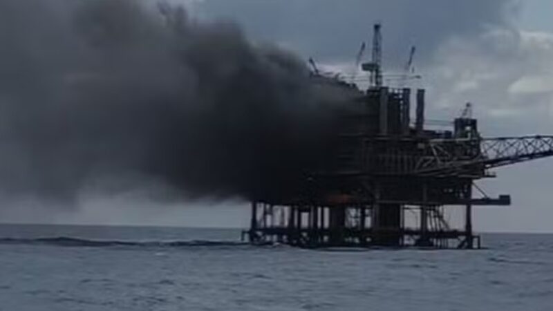 Chega a 14 número de feridos após incêndio em plataforma da Petrobras