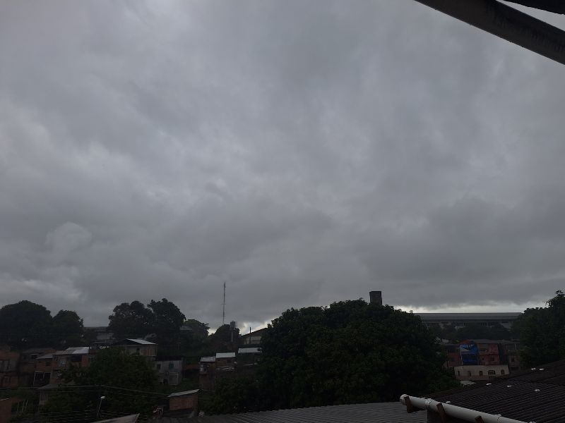 Defesa Civil emite alerta de chuva em Manaus e interior do Amazonas