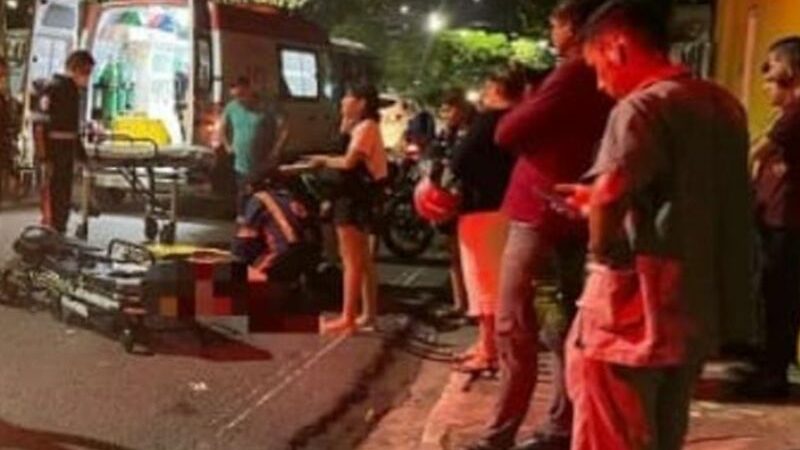 Grave acidente entre motocicleta e micro-ônibus em Manaus