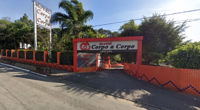 Homem mata amante com caneta dentro de motel