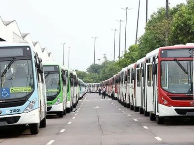 Justiça barra suspensão do pagamento em dinheiro nos ônibus de Manaus
