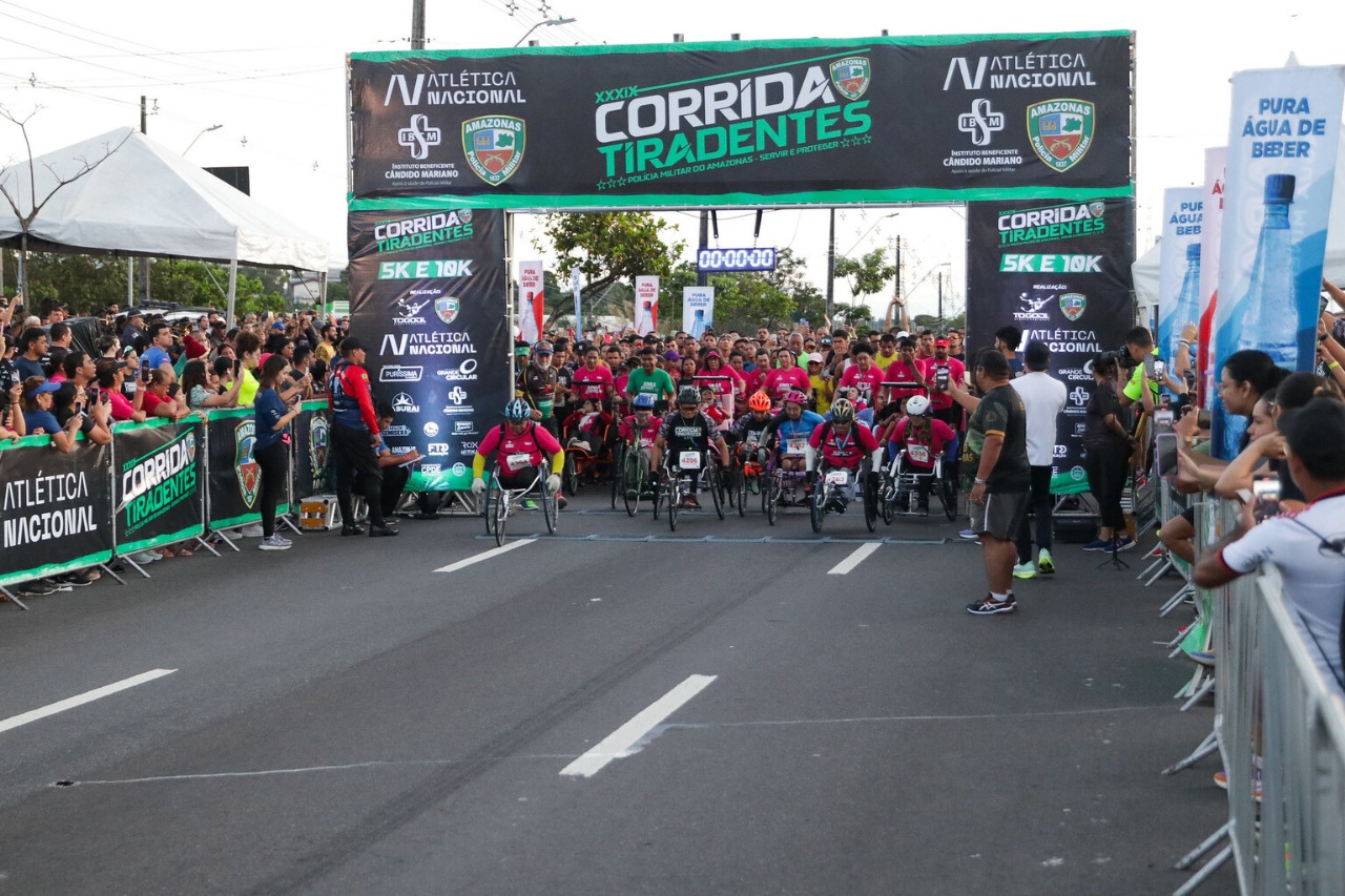 Mais de 3 mil pessoas participam da Corrida Tiradentes em Manaus