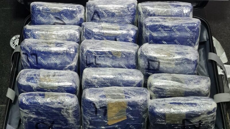 Mulher é presa com mais de 16 kg de maconha em mala no Aeroporto de Manaus